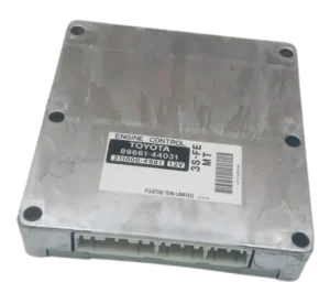 Calculateur moteur Fujitsu Ten 89661